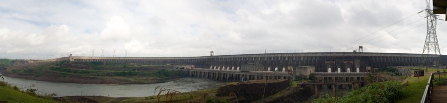 Vista panorámica de la represa de Itaipú